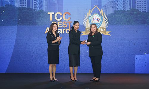 รับเข็มกลัดเชิดชูเกียรติจากงานประกาศเกียรติคุณจรรยาบรรณดีเด่น